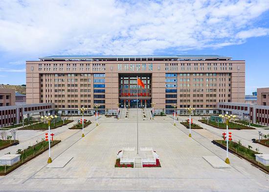 新疆医科大学教学楼。