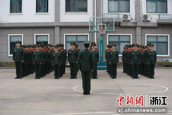 武警衢州支队新兵参加分兵仪式。 陆宇晖供图