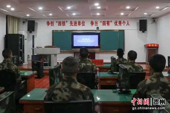 武警毕节支队组织新兵岗前培训。
