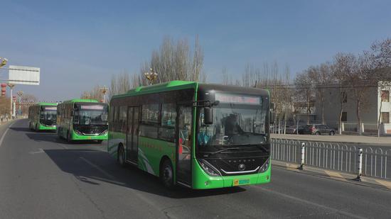 尉犁县首批4辆新能源城市公交车投入使用。