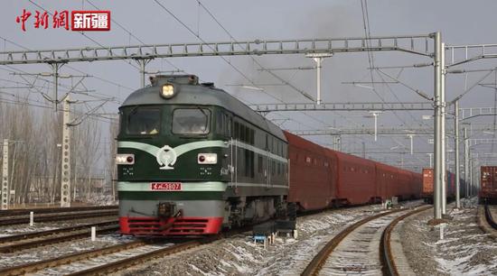 144辆奇瑞汽车搭乘专列首次出口哈萨克斯坦