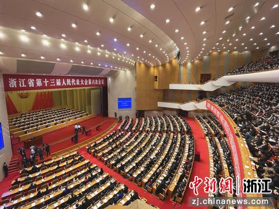 浙江省第十三届人民代表大会第六次会议会场。  张斌 摄