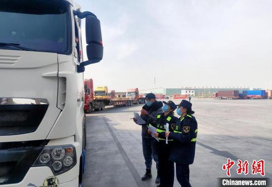 喀什海关：“7×24小时”预约通关守护国际货运通道