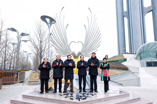 “祝福北京”景观雕塑落成揭幕