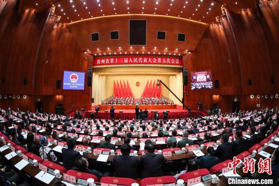 贵州省第十三届人民代表大会第五次会议22日贵阳举行。　瞿宏伦　摄