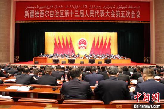 23日，新疆维吾尔自治区第十三届人民代表大会第五次会议开幕。　苟继鹏 摄