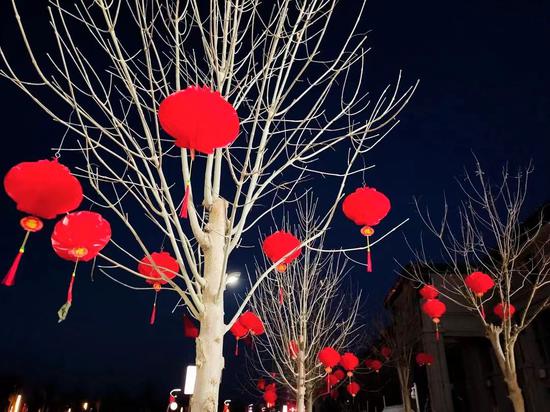 新疆兵團第二師鐵門關市：大紅燈籠高高掛 張燈結彩迎新春