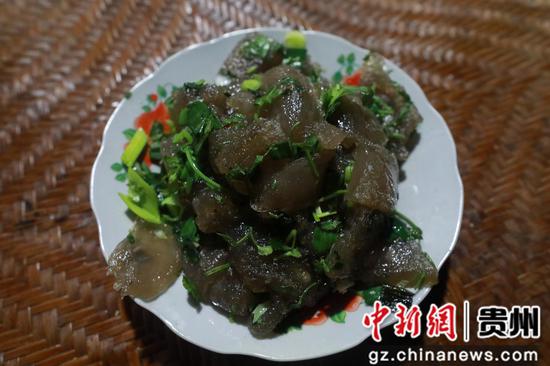 在贵州省剑河县南寨镇懂达村，蕨粑秀色可餐。杨家孟 摄