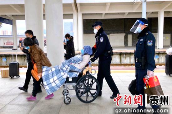 帮助行动不便旅客进站乘车