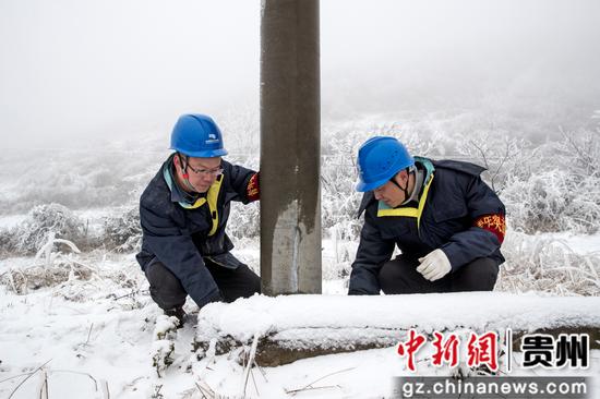 黔西电力部门春节坚守岗位抗冰雪保供电