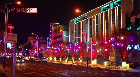 新疆昭蘇：新春夜晚 流光溢彩