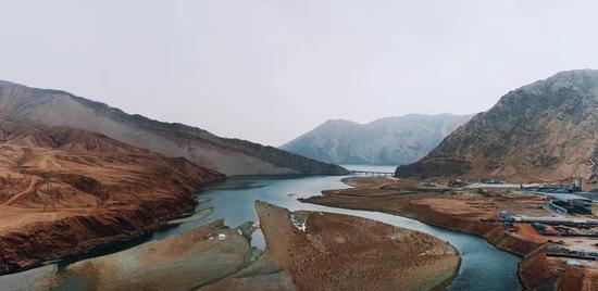 鳥瞰“新疆三峽”阿爾塔什水利樞紐