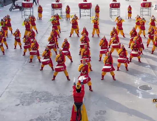 新疆兵團這里威風鑼鼓隊敲出新年新氣象
