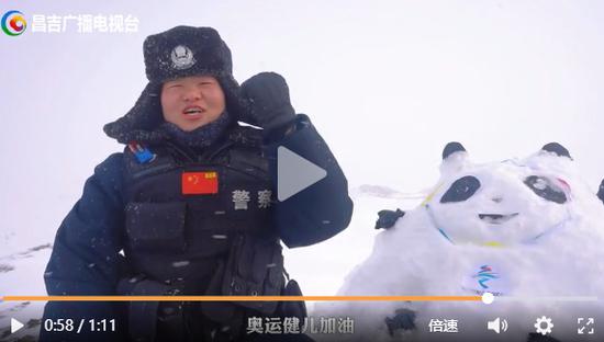 中国边境“冰墩墩”迎接元宵 祝福北京冬奥会