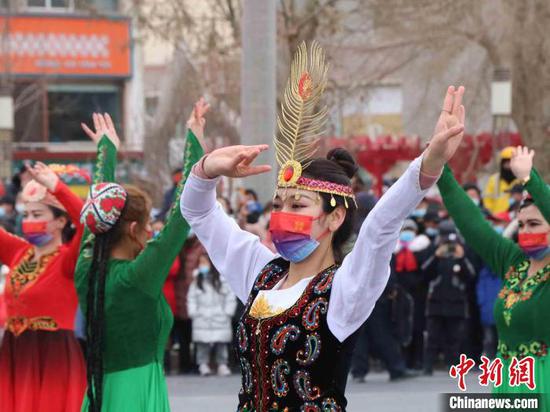 新疆作为多民族文化交融地区，节庆活动形式多样、精彩纷呈。　胡嘉琛 摄