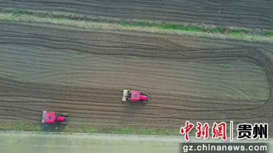 贵州金沙：千台农机备耕忙