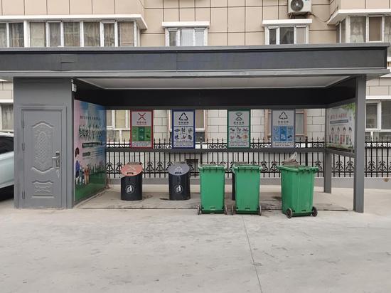 新疆喀什地区喀什市东单小区增设垃圾房。