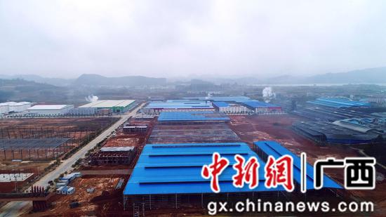 柳城县河西工业片区，木材加工企业建设加速跑。罗红高摄。