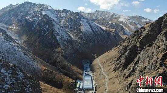新疆天山勝利隧道中導洞累計掘進突破萬米