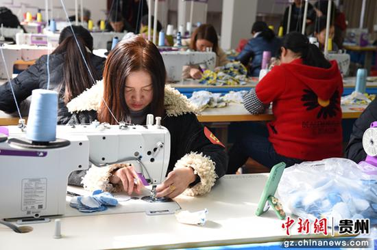 贵州松桃石梁乡：打造乡村振兴微工厂 助百余名妇女家门口就业