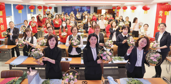 新華保險新疆分公司 舉辦“三八婦女節”主題插花活動