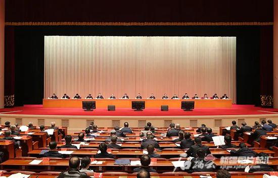 自治区传达学习贯彻落实全国两会精神电视电话会议召开