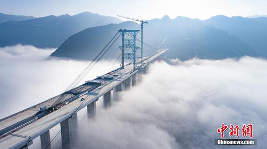 航拍“云端”上的大发渠特大桥。贺晓波 摄