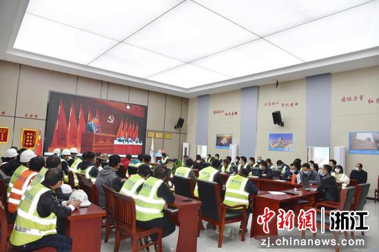 杭州大会展项目组织“青年宣讲团”宣讲党代会思想。彭嘉琪 摄