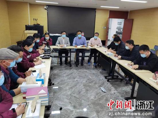 疾控人员开展工作部署。 杭州市疾控中心 供图