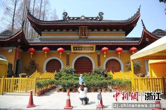 杭州千年古刹法喜寺因疫双暂停