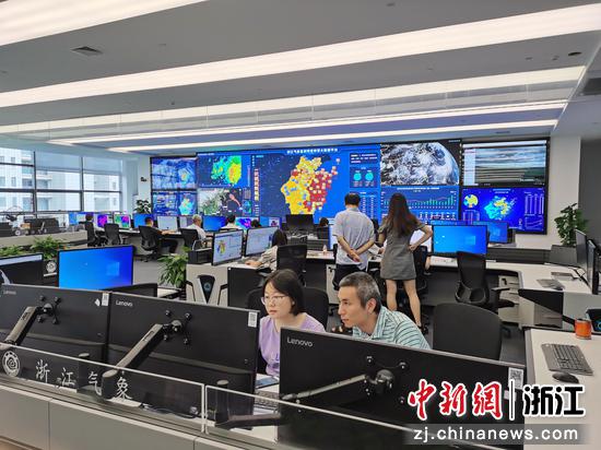 图为浙江气象部门开展气象监测中。 张煜欢 摄