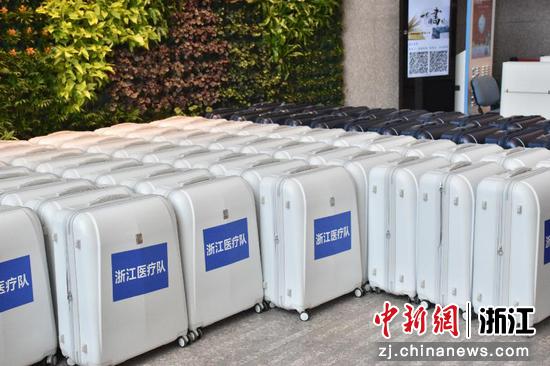 浙江医护人员出征前准备好的行李箱。浙江省卫健委供图