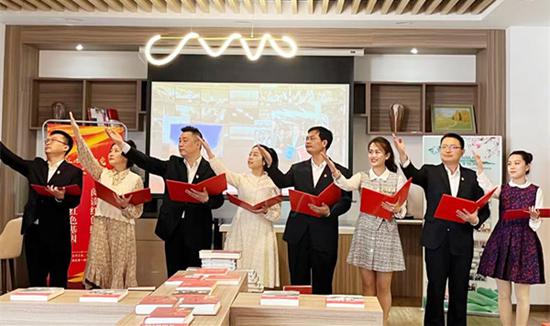 3月29日，国网乌鲁木齐供电公司开展道德讲堂活动，组织广大员工用歌声、用诗词歌颂新时代道德模范的优秀事迹。马晓莉 摄