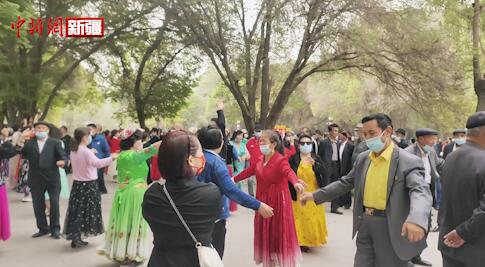 在喀什这座公园欢乐的舞蹈里 遇见春天的美好