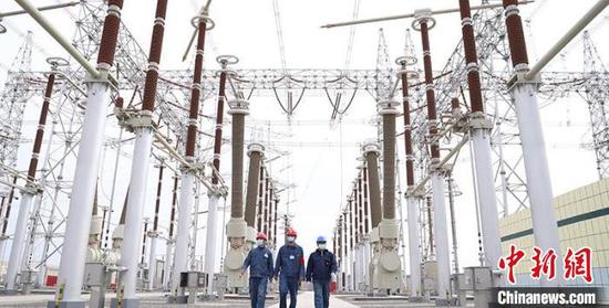 3月新疆外送电量104.24亿千瓦时，同比增长9%，是今年首破百亿的月份。　甘星　摄