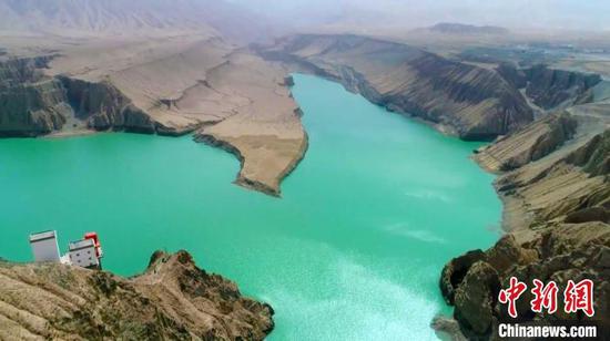 新疆車爾臣河大石門水利樞紐工程首次投入春耕生產