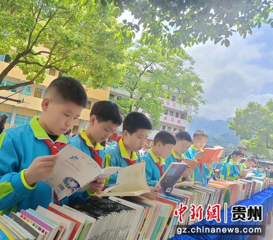 思南县第三小学组织学生开展集中阅读活动 思南宣传部供图