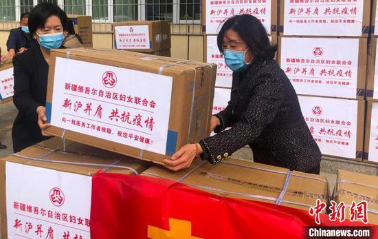 新疆妇联此次驰援上海的抗疫物资。　阿合加依克 摄