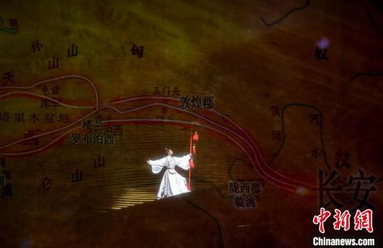 大型历史题材原创舞剧《张骞》以张骞出使西域的历程为蓝本创作。　刘新　摄