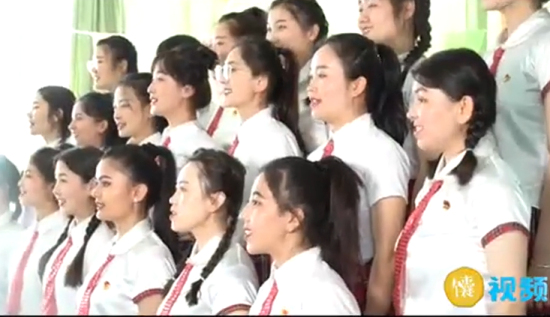新疆昌吉州老干部和青年朋友一同唱響《年輕的朋友來相會》