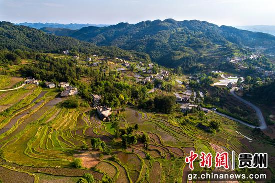 2022年5月10拍摄的贵州省黔西市中坪镇顺河村（无人机照片）。
