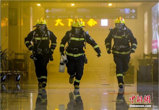 乌鲁木齐消防举行大型地下建筑灭火救援演习