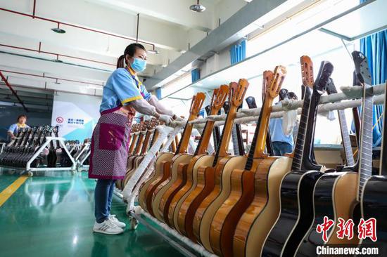 貴州正安：吉他生產忙
