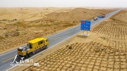 新疆第三条沙漠公路即将建成通车