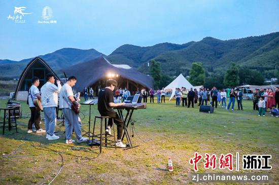 安吉余村露营音乐会现场。 安吉县文化和广电旅游体育局 供图