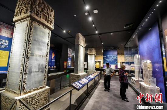 集中展示先秦至清代各个时期的精品文物1570件(组)，其中有近500件新出土文物首次公开展陈。　刘新 摄