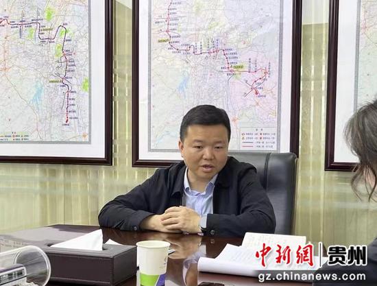 贵阳市公共交通投资运营集团党委书记、董事长王飞接受采访