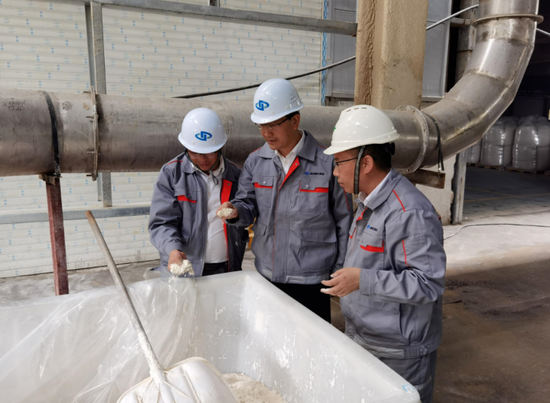 贵州磷化集团4万吨/年磷酸铁项目投料试车成功