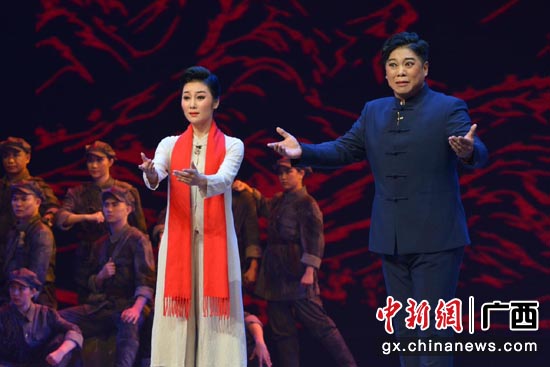 南宁市民族文化艺术研究院表演的邕剧清唱《一条棉被》。覃小琼 摄