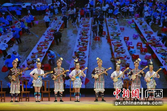广西艺术学院音乐学院表演的侗族琵琶歌《布央村嫁女》。覃小琼 摄